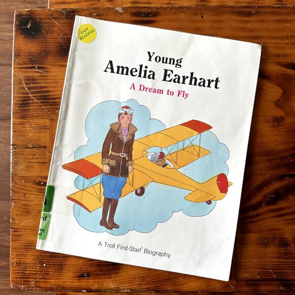 Vintage Young Amelia Earhart A Dream To Fly Paperback Book - Picture 1 of 7